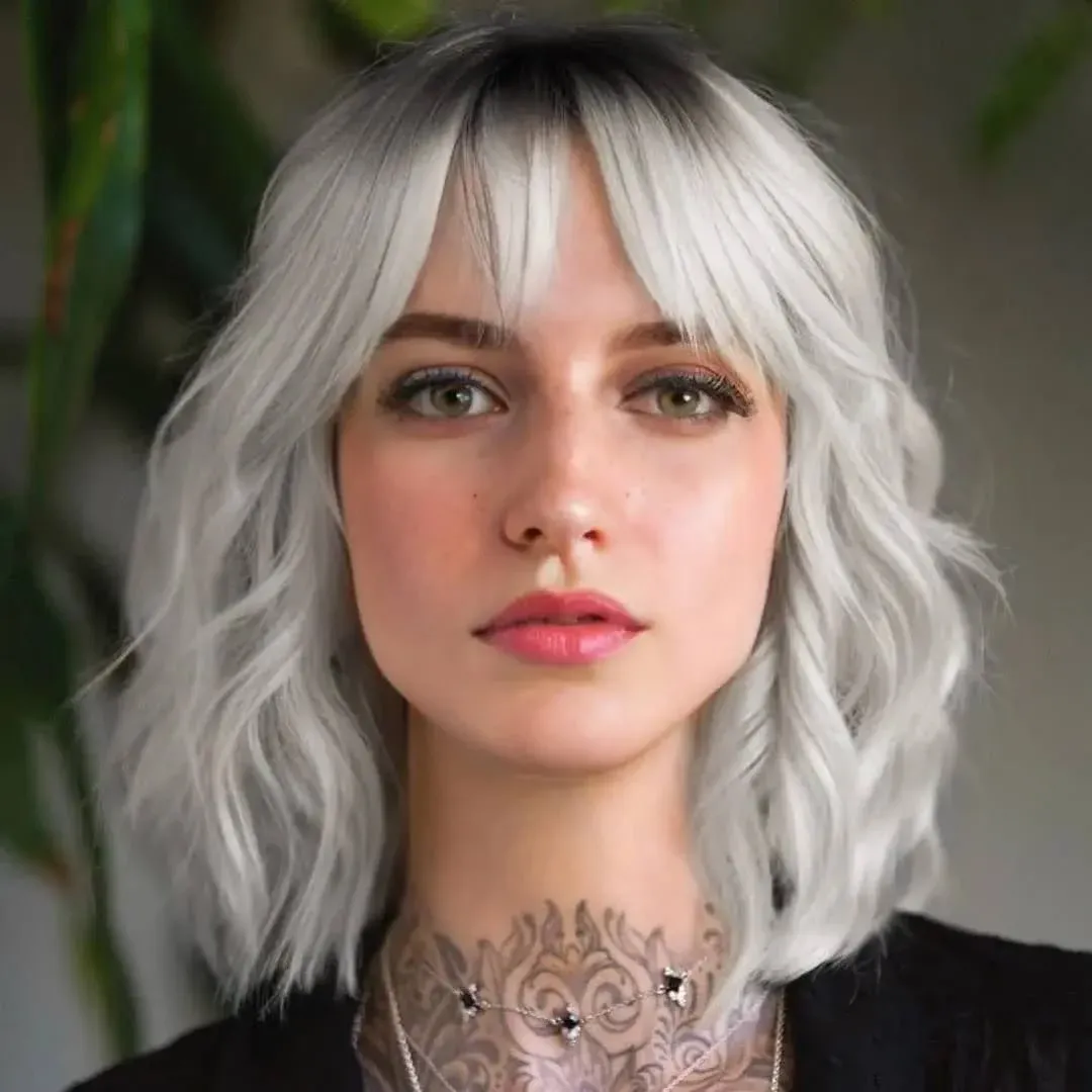 Short White Silver Wigs for Women Ombre Grey Wavy Bob Wig with Bangs Medium ...