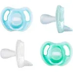 Tommee Tippee Ultra-Light Silicone Pacifier, Symmetrical One-Piece Design, BPA-Free Silicone Binkies, 0-6 Months, Pack of 4 Pacifiers