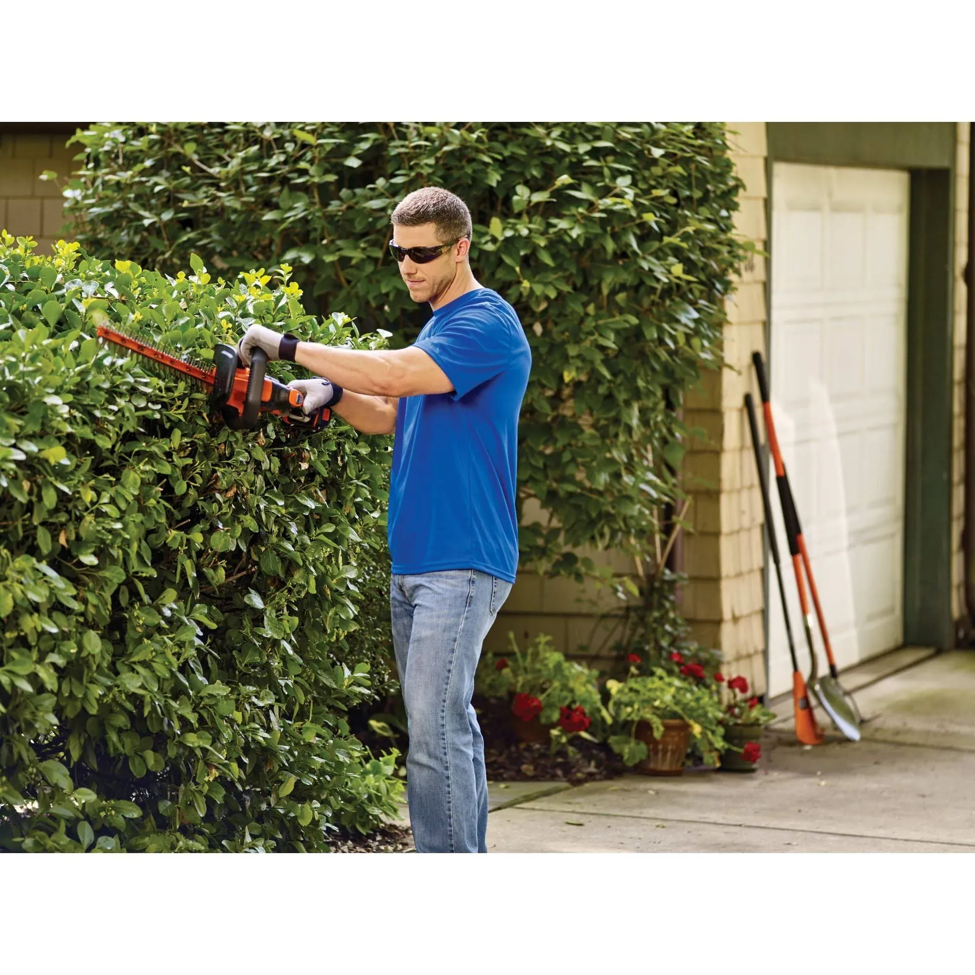 BLACK+DECKER 20V Max Cordless Hedge Trimmer, 22-Inch, Tool Only (LHT2220B)