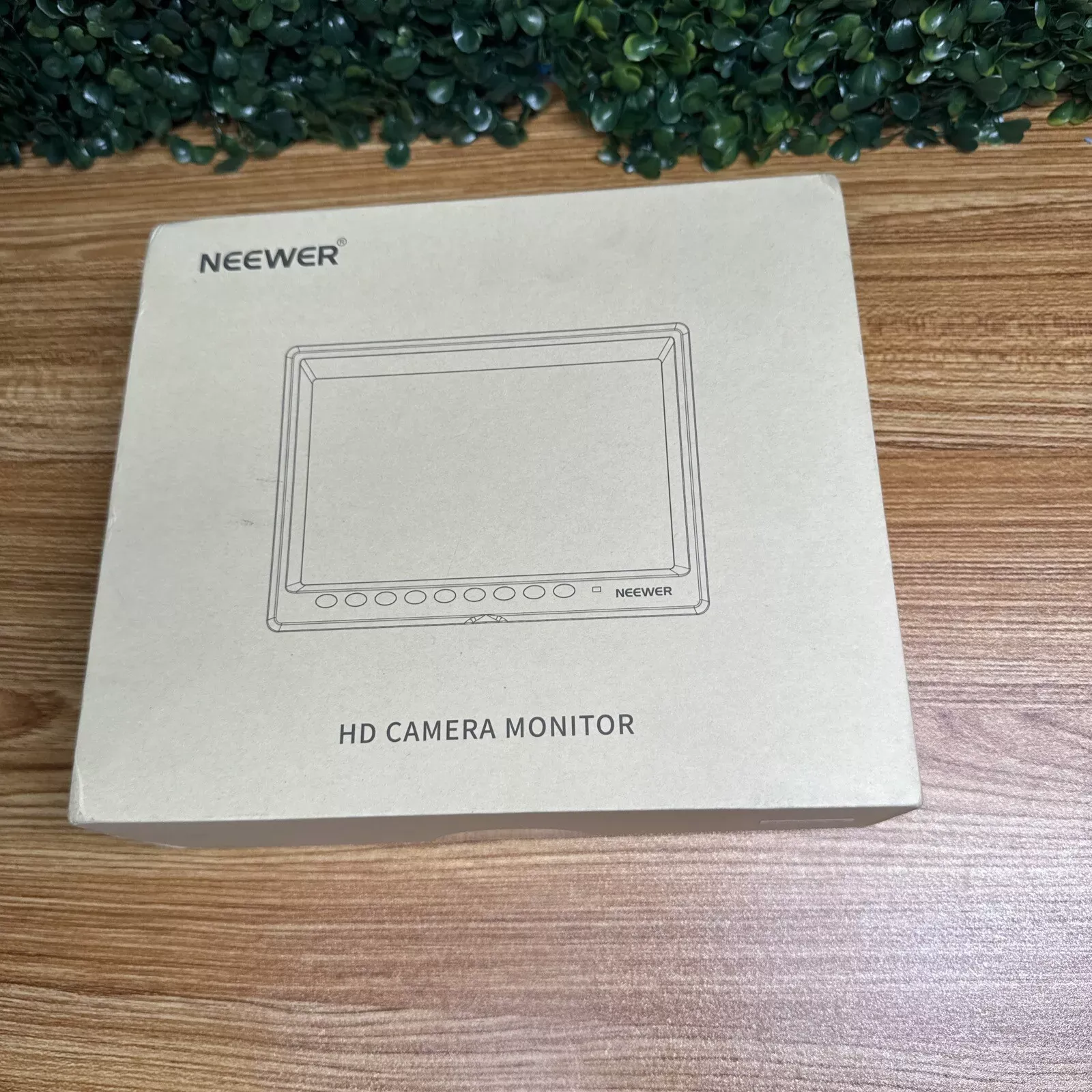 Neewer F100 7-inch 1280x800 IPS Screen Camera Field Monitor (READ)