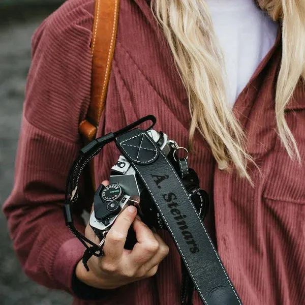 MegaGear SLR, DSLR Sierra Series Genuine Leather Camera Shoulder or Neck Strap